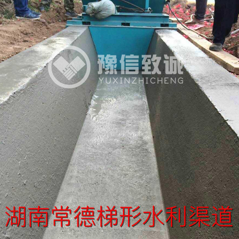 湖南常德溝渠成型機客戶(hù)現場(chǎng)